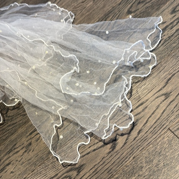 Vintage White Bridal Veil with Pearl Accents - Picture 9 of 10